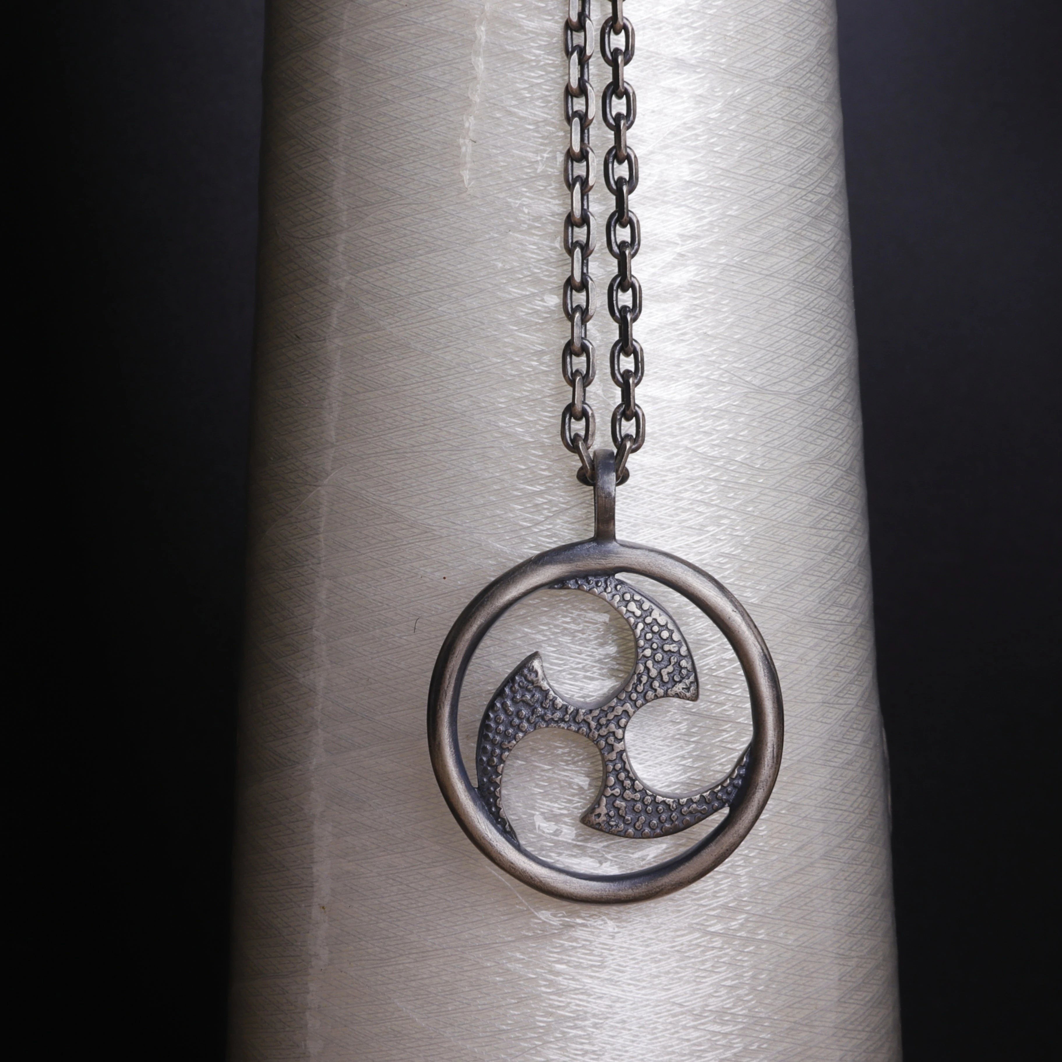 925 Sterling Silver Mitsutomoe Pendant Necklace, Vintage Hammered Tomoe Jewelry