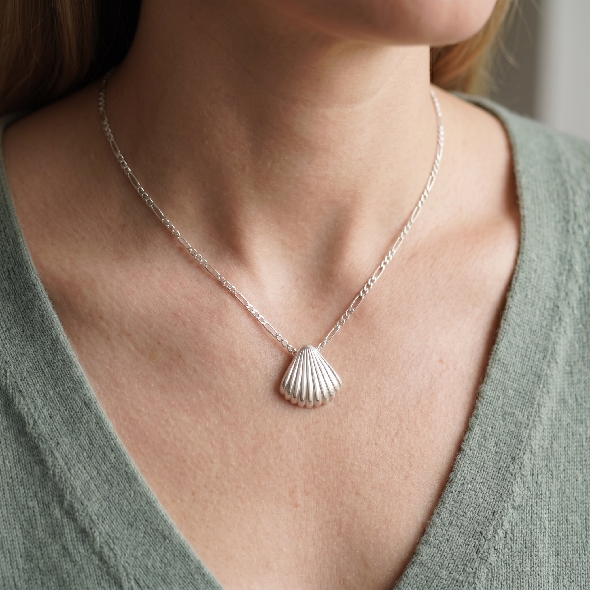 925 Sterling Silver Ribbed Scallop Shell Durable Coastal Pendant Necklace