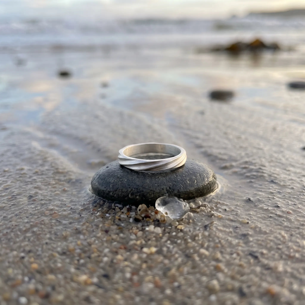 Custom Engraved Twisted 925 Sterling Silver Ring, Personalized Mobius Promise Band, Couple Wedding Ring