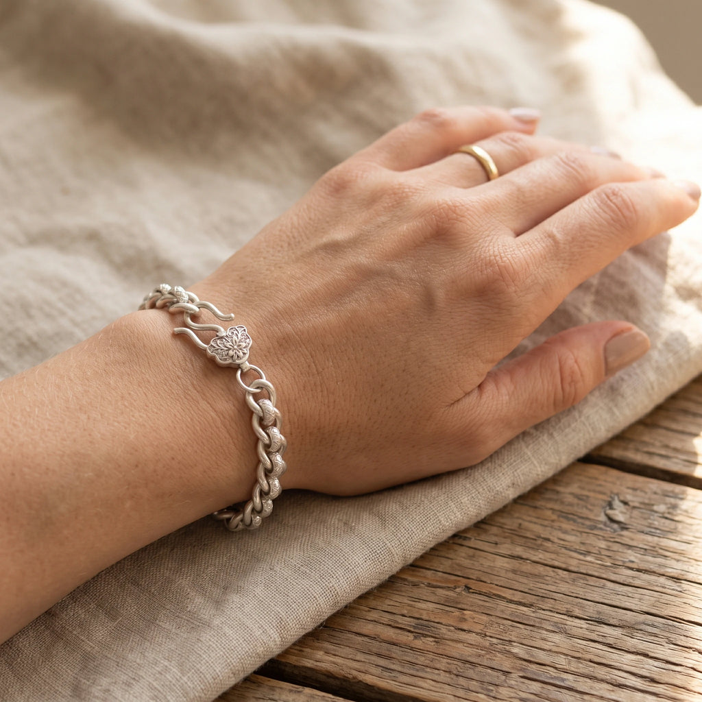 Vintage 925 Sterling Silver Floral Clasp Chain Bracelet for Women