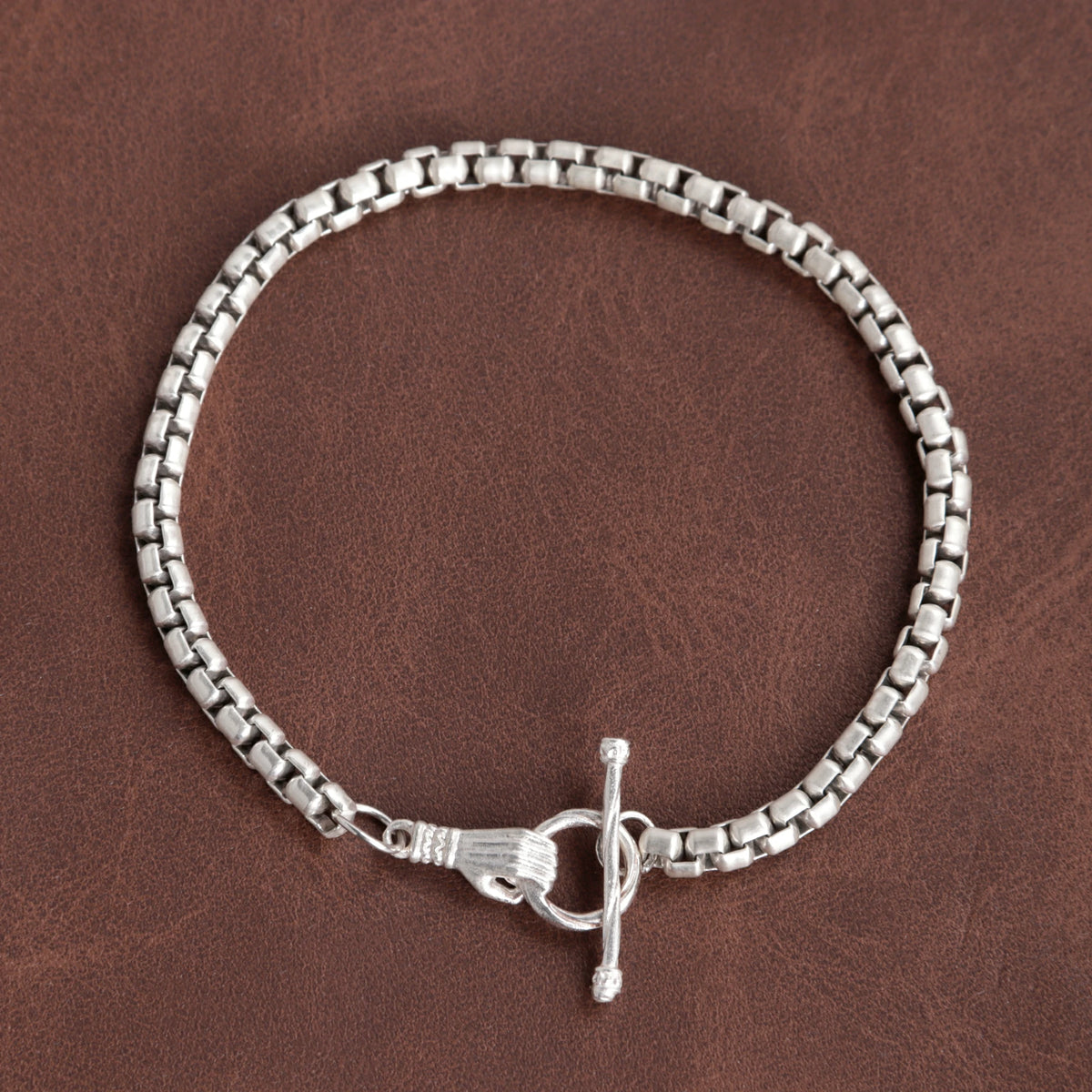 925 Sterling Silver Round Box Chain Bracelet With Sculpted Hand Toggle Clasp