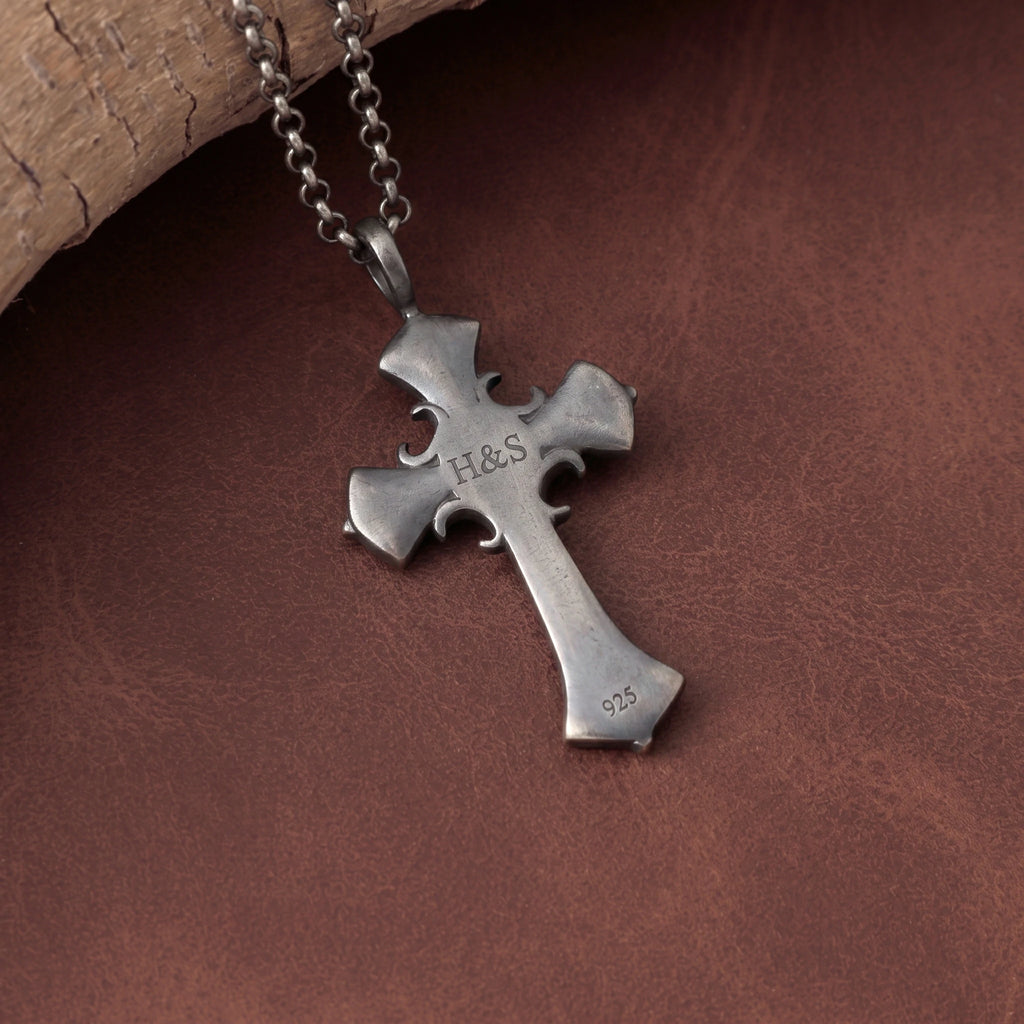 Personalized 925 Sterling Silver Gothic Cross Pendant Honoring Christ’s Redeeming Love