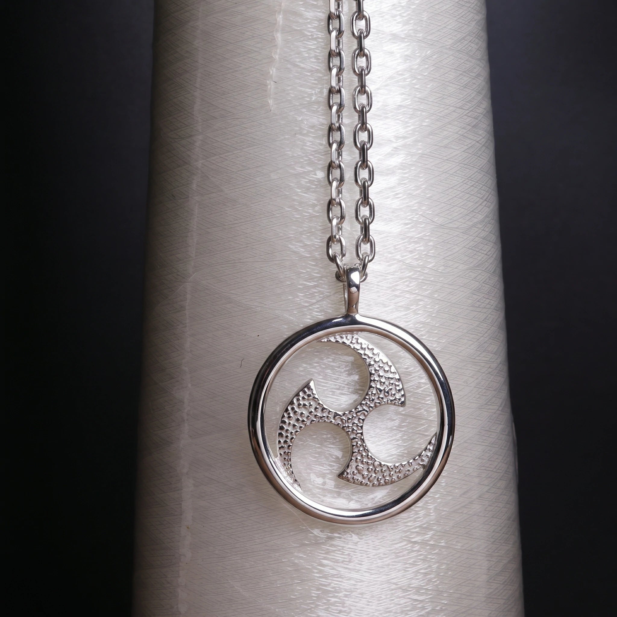 925 Sterling Silver Mitsutomoe Pendant Necklace, Vintage Hammered Tomoe Jewelry
