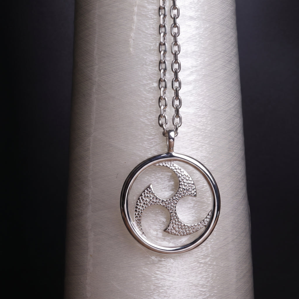 925 Sterling Silver Mitsutomoe Pendant Necklace, Vintage Hammered Tomoe Jewelry