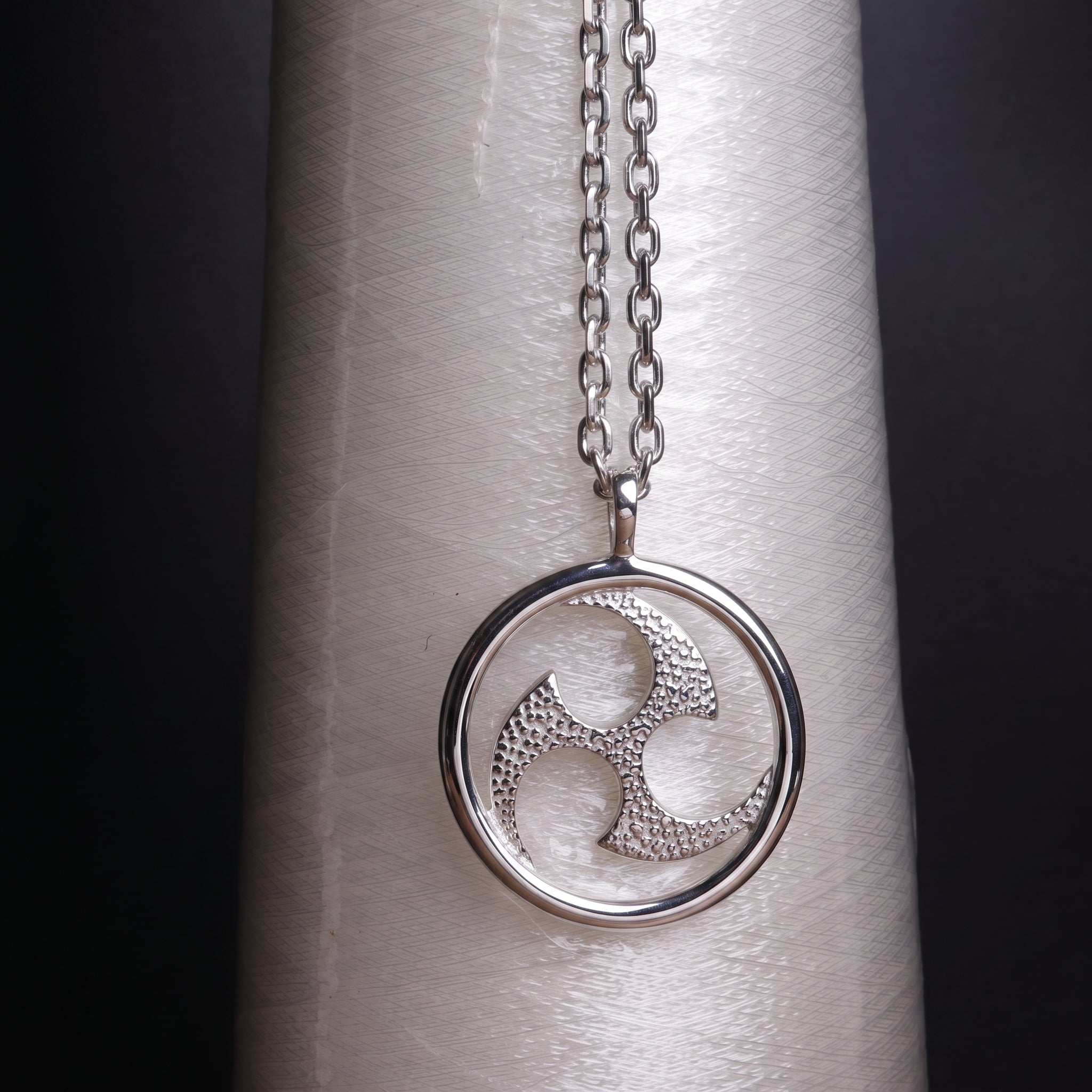 925 Sterling Silver Mitsutomoe Pendant Necklace, Vintage Hammered Tomoe Jewelry
