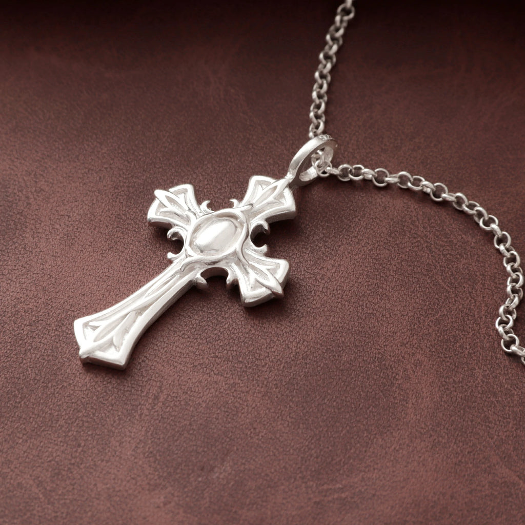 Personalized 925 Sterling Silver Gothic Cross Pendant Honoring Christ’s Redeeming Love