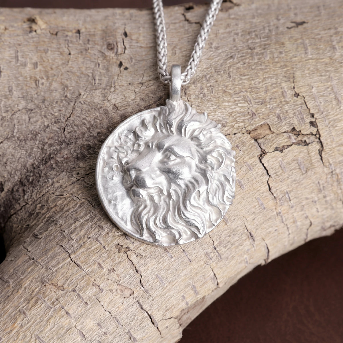 925 Sterling Silver Lion Head Medallion Pendant Embodiment Of Fearless Inner Courage