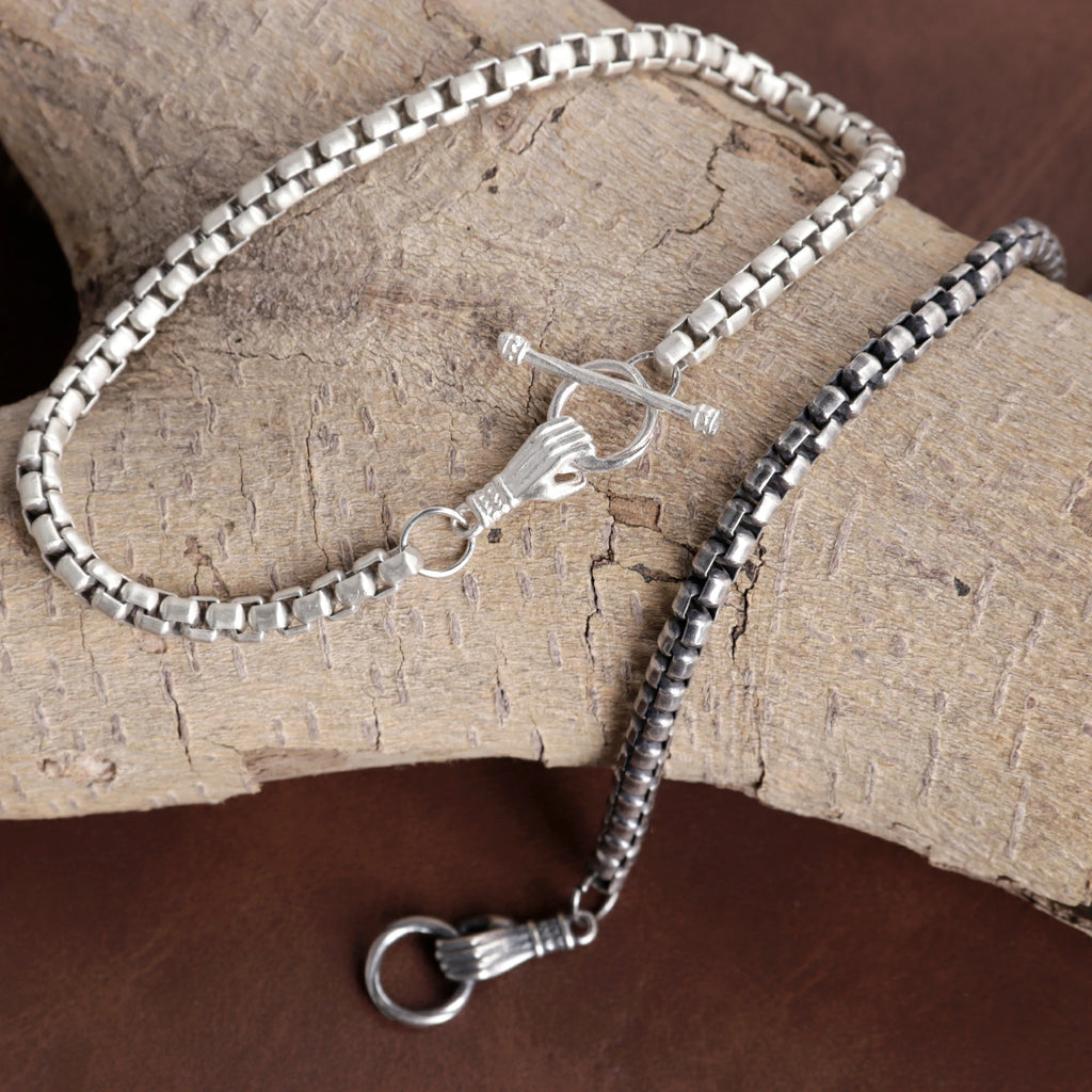925 Sterling Silver Round Box Chain Bracelet With Sculpted Hand Toggle Clasp