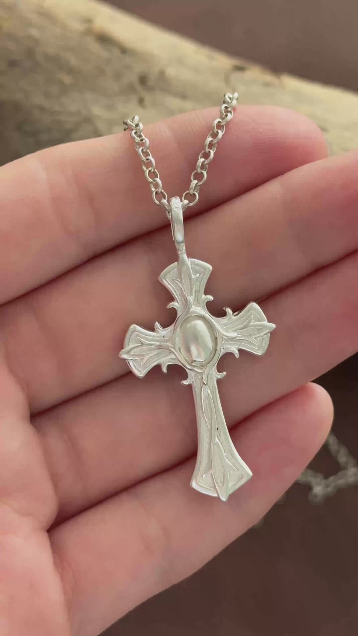 Personalized 925 Sterling Silver Gothic Cross Pendant Honoring Christ’s Redeeming Love
