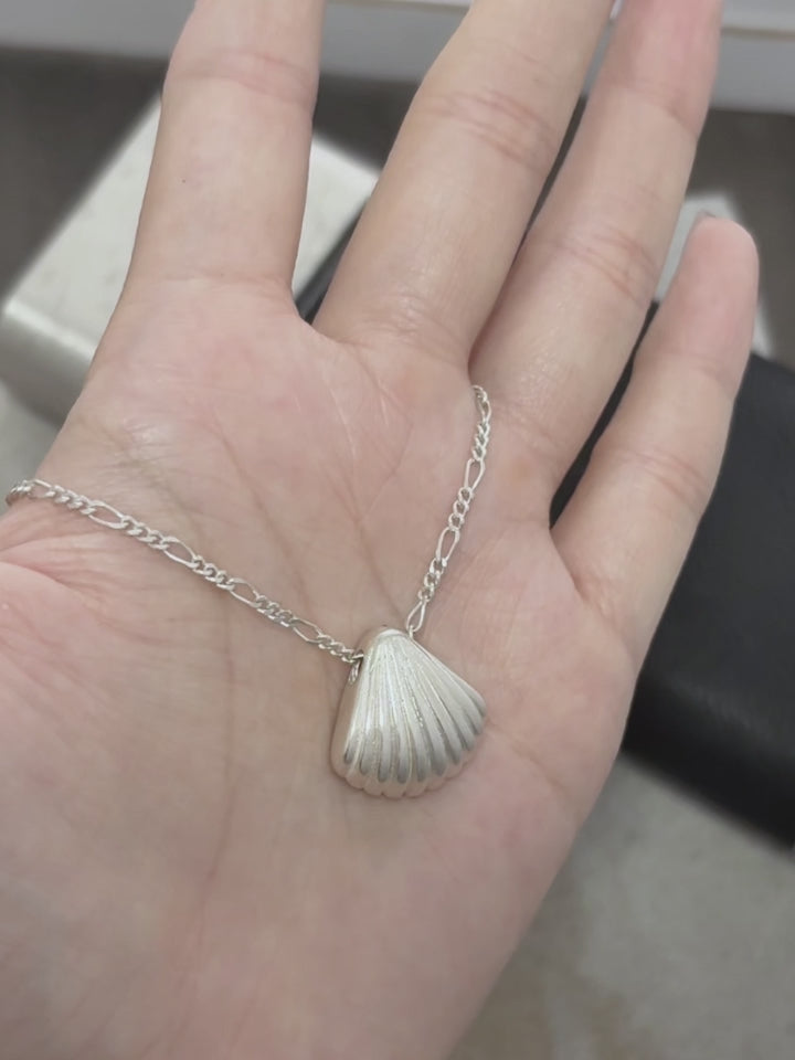 925 Sterling Silver Ribbed Scallop Shell Durable Coastal Pendant Necklace