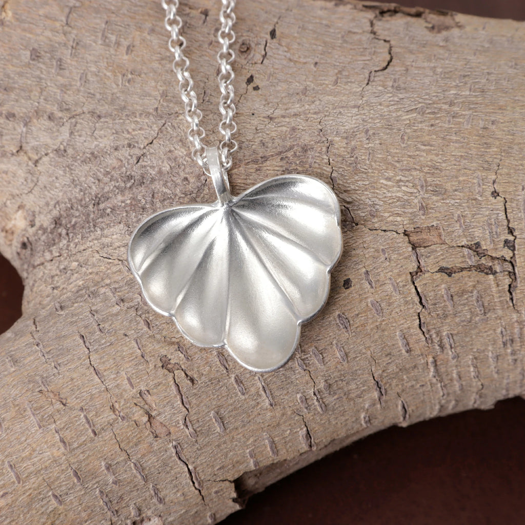 925 Sterling Silver Fluted Heart Pendant Delivering Fluid Grace And Modern Warmth