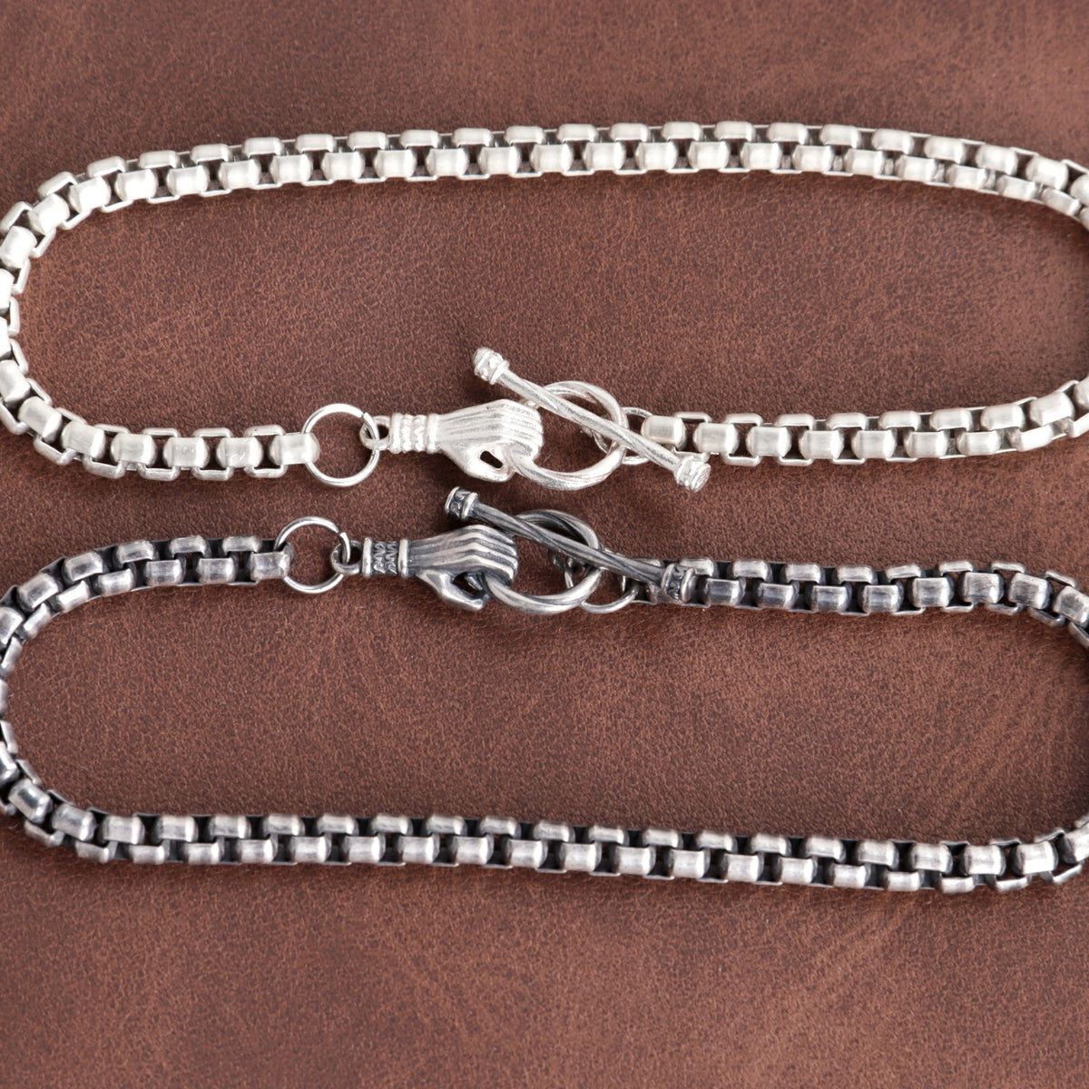 925 Sterling Silver Round Box Chain Bracelet With Sculpted Hand Toggle Clasp