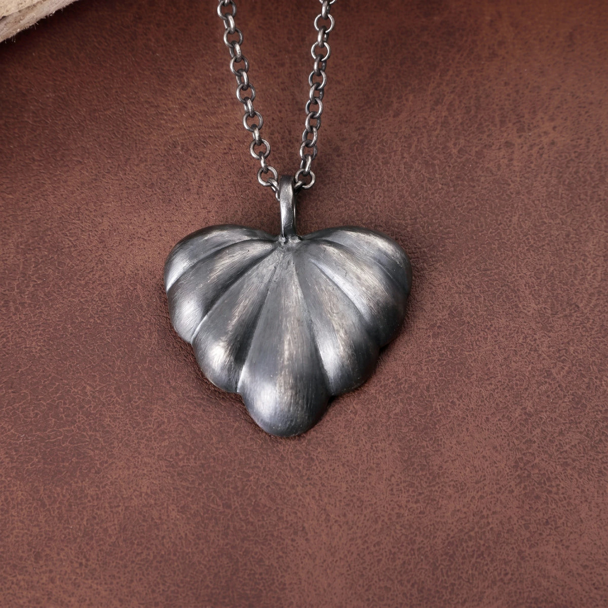 925 Sterling Silver Fluted Heart Pendant Delivering Fluid Grace And Modern Warmth