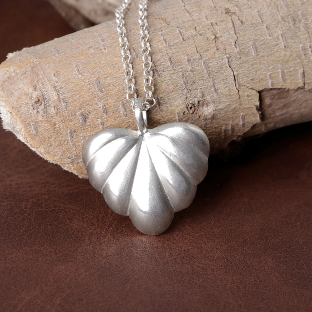 925 Sterling Silver Fluted Heart Pendant Delivering Fluid Grace And Modern Warmth