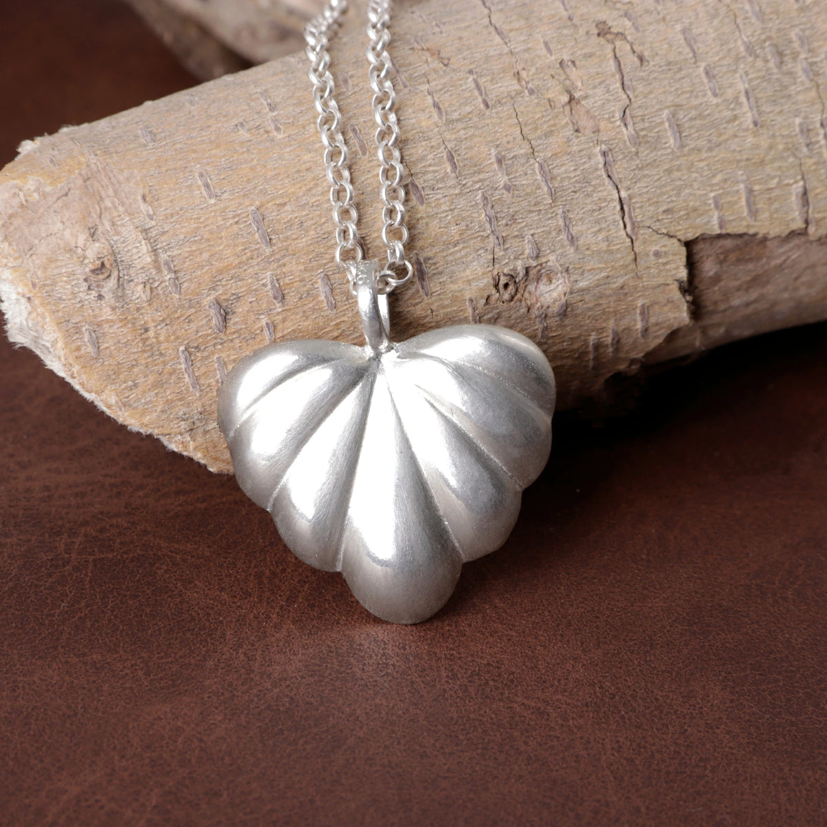 925 Sterling Silver Fluted Heart Pendant Delivering Fluid Grace And Modern Warmth