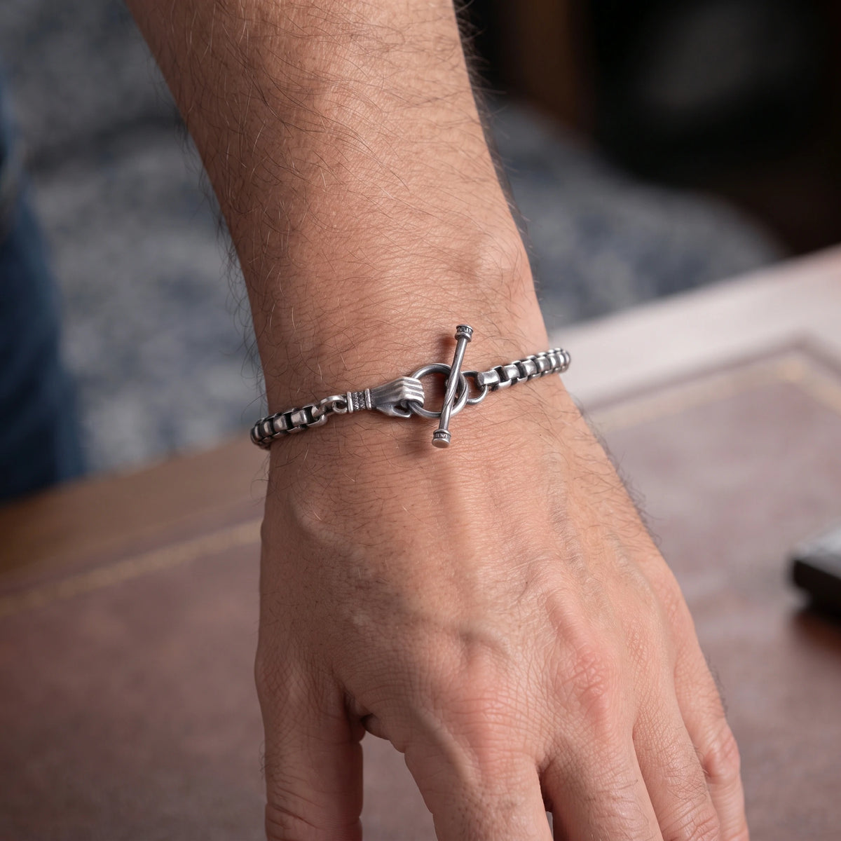 925 Sterling Silver Round Box Chain Bracelet With Sculpted Hand Toggle Clasp