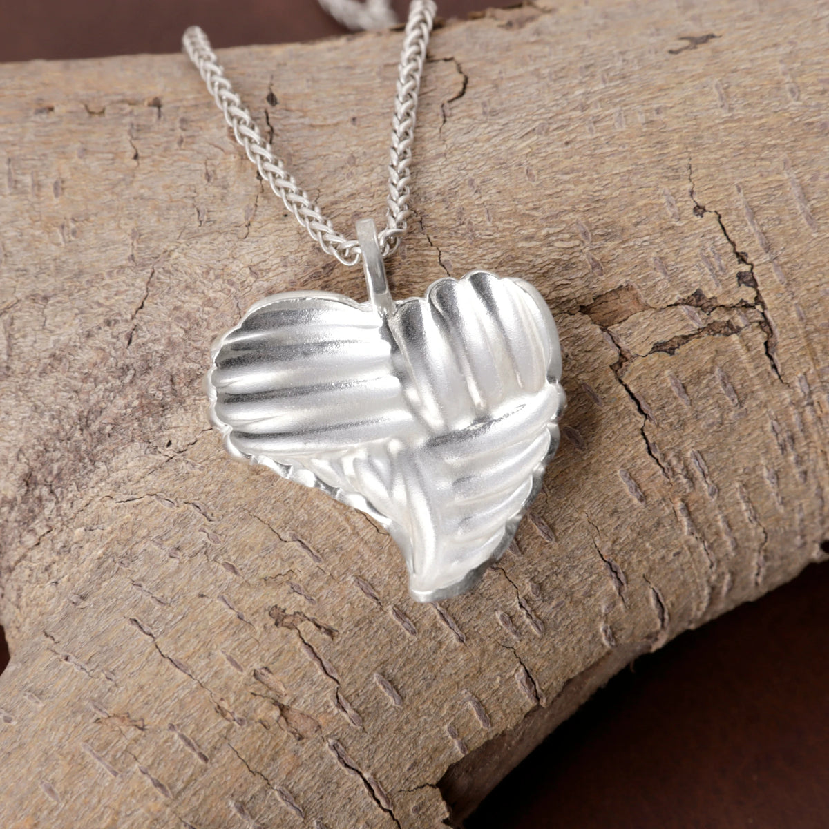 925 Sterling Silver Woven Heart Pendant Embracing Modern Love And Timeless Elegance