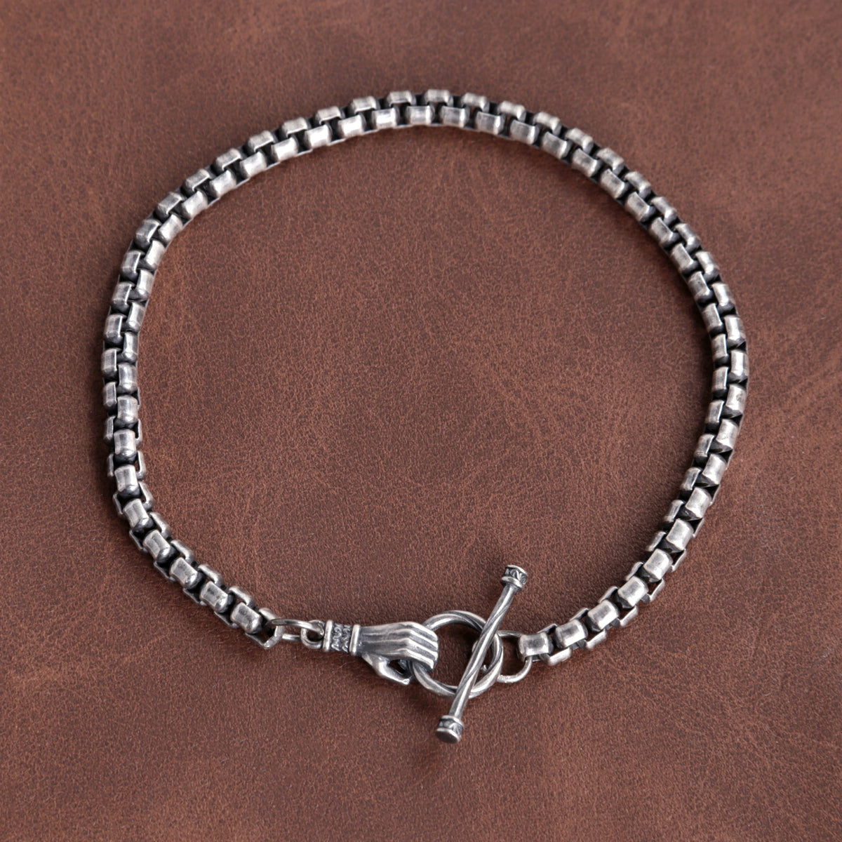 925 Sterling Silver Round Box Chain Bracelet With Sculpted Hand Toggle Clasp