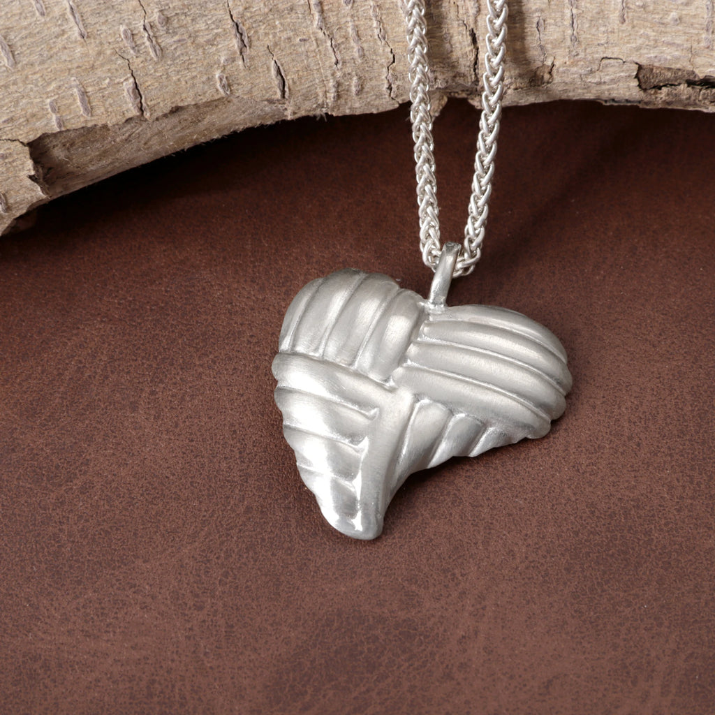 925 Sterling Silver Woven Heart Pendant Embracing Modern Love And Timeless Elegance